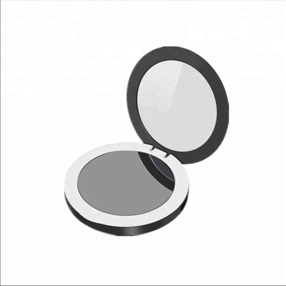 Charging station with inter graded mirror. - Picture 2 of 5